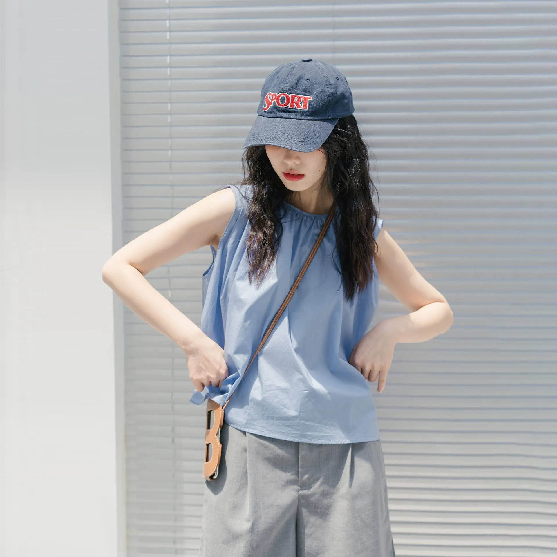 2025 Casual suit summer women's two-piece set, cobalt blue sleeveless small vest B0467 commuter solid color shorts B0468
