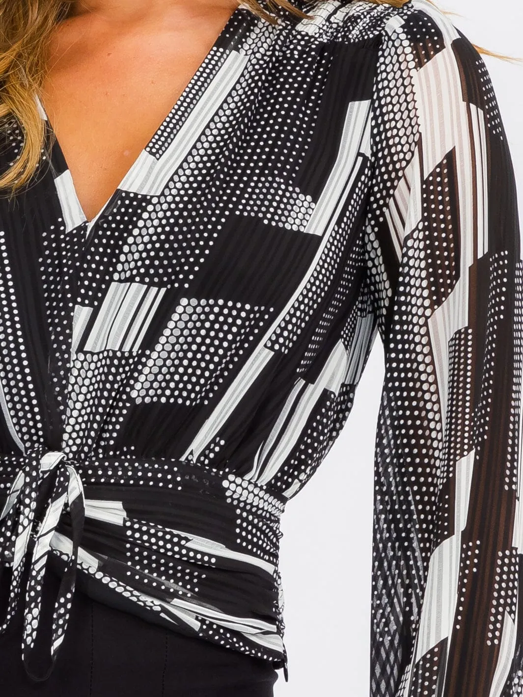 WOMEN'S LONG SLEEVE V-NECK FRONT RUCHED PRINTED BLOUSE TOP