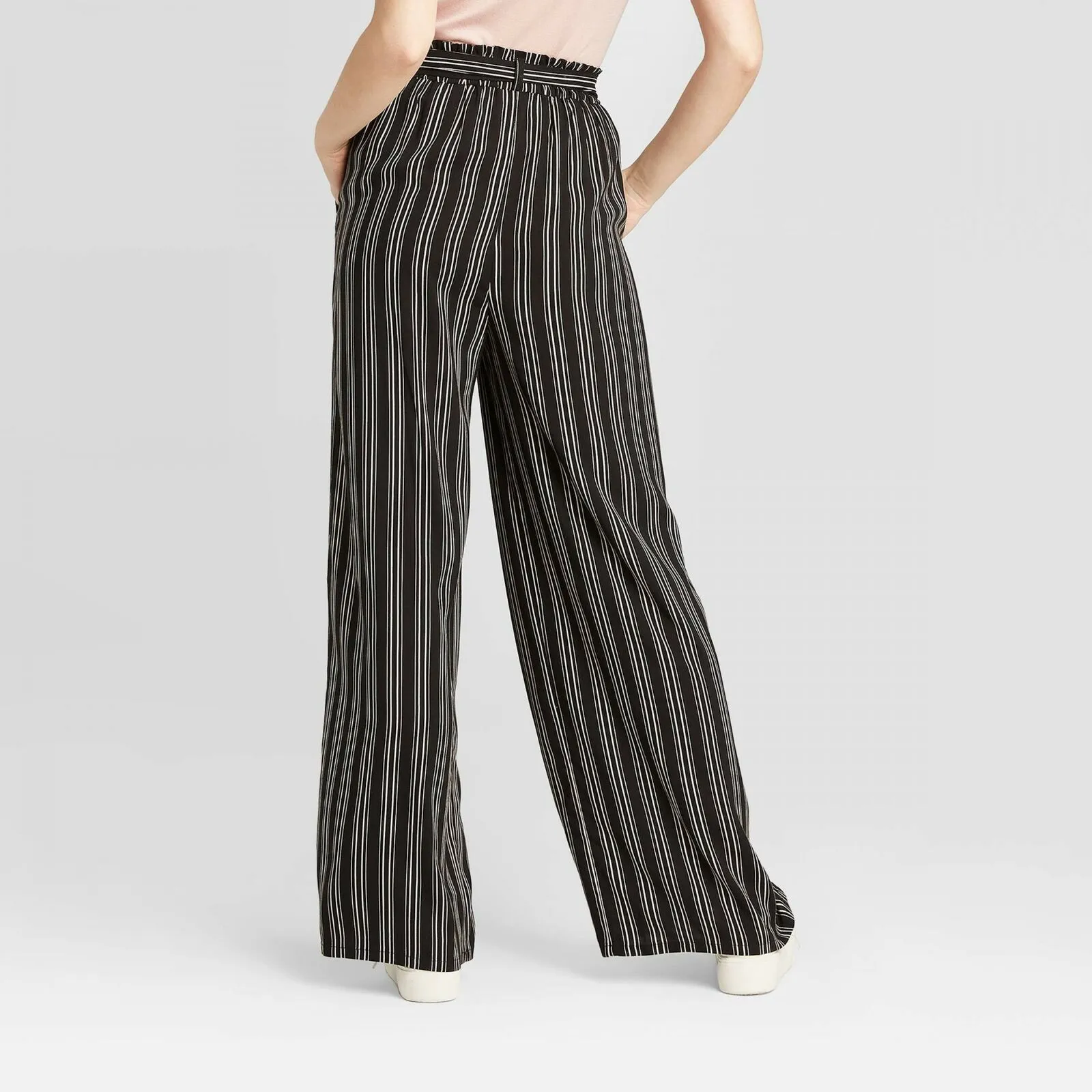 Xhilaration Women's Mid Rise Belted Wide Leg Soft Pants